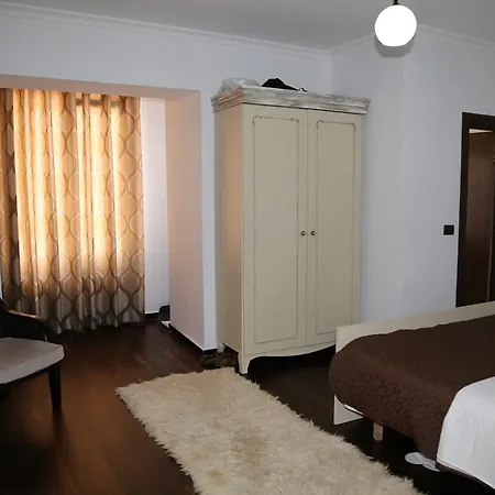 Hotel Kuksit *